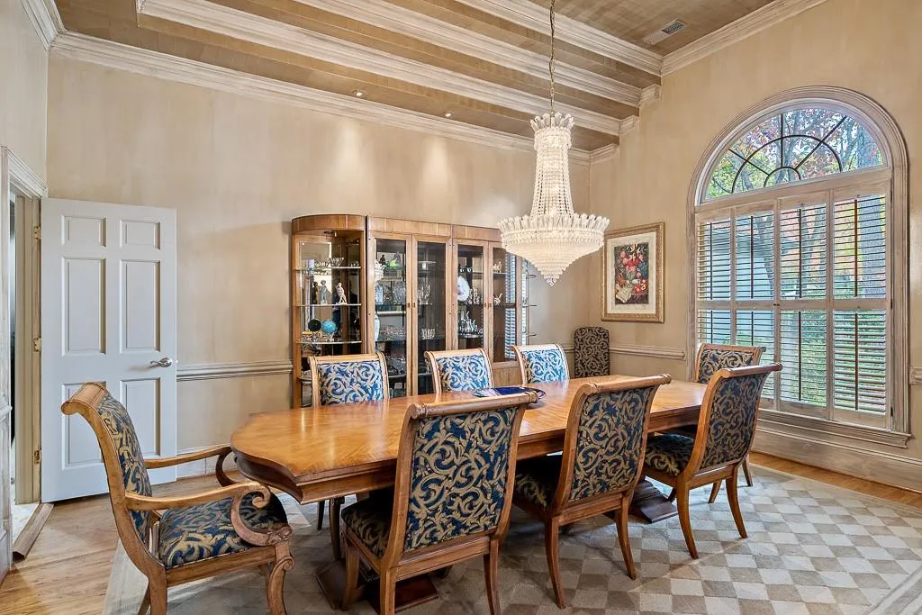 5500 Errol Place, Sandy Springs, Georgia 30327, 5 Bedrooms Bedrooms, ,4 BathroomsBathrooms,Residential,Sold,5500 Errol Place,6640866