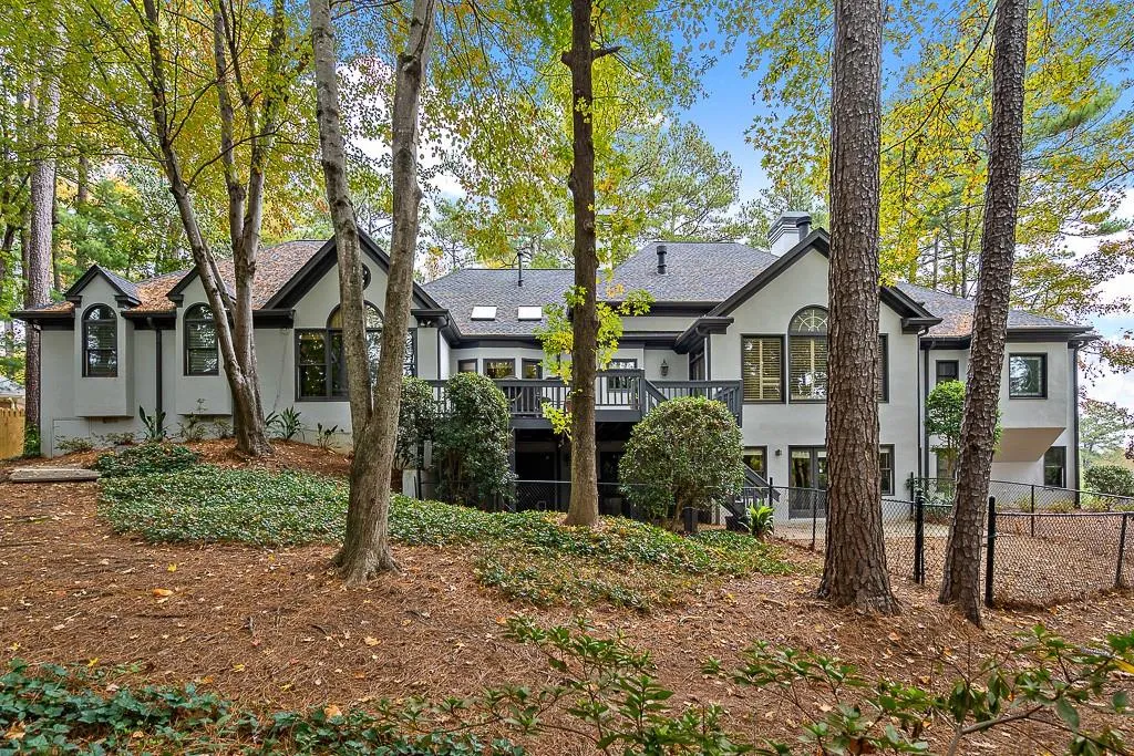 5500 Errol Place, Sandy Springs, Georgia 30327, 5 Bedrooms Bedrooms, ,4 BathroomsBathrooms,Residential,Sold,5500 Errol Place,6640866