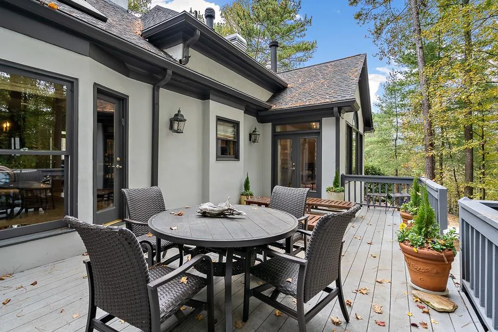 5500 Errol Place, Sandy Springs, Georgia 30327, 5 Bedrooms Bedrooms, ,4 BathroomsBathrooms,Residential,Sold,5500 Errol Place,6640866