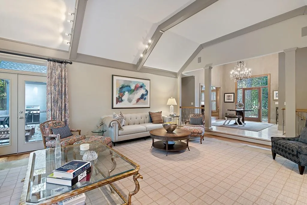 5500 Errol Place, Sandy Springs, Georgia 30327, 5 Bedrooms Bedrooms, ,4 BathroomsBathrooms,Residential,Sold,5500 Errol Place,6640866