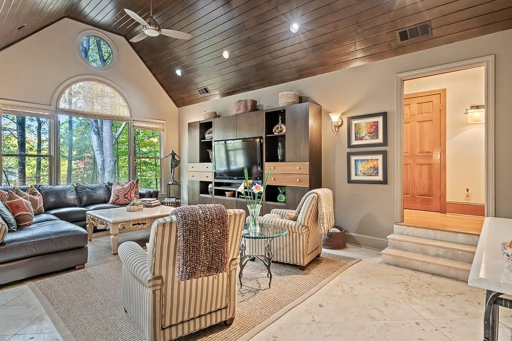 5500 Errol Place, Sandy Springs, Georgia 30327, 5 Bedrooms Bedrooms, ,4 BathroomsBathrooms,Residential,Sold,5500 Errol Place,6640866