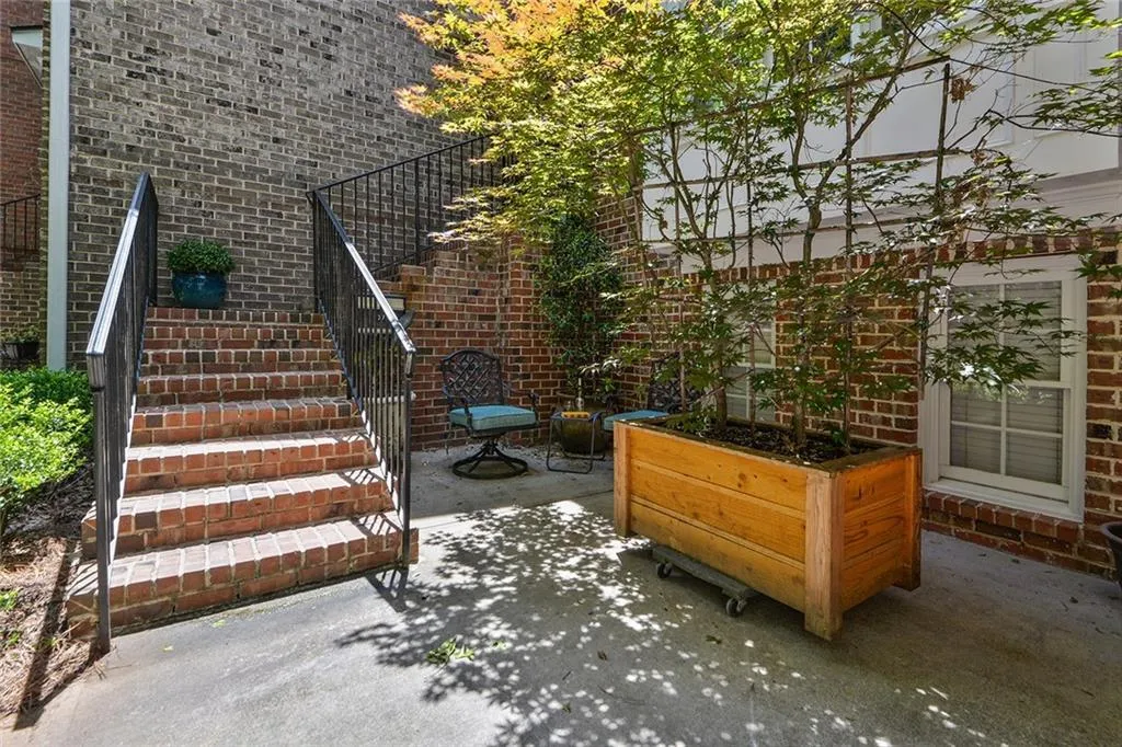 77 Chemin De Vie, Atlanta, Georgia 30342, 3 Bedrooms Bedrooms, ,3 BathroomsBathrooms,Residential,Sold,77 Chemin De Vie,6918204