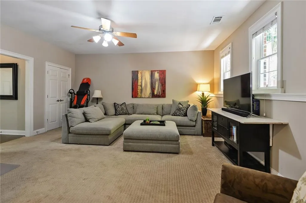 77 Chemin De Vie, Atlanta, Georgia 30342, 3 Bedrooms Bedrooms, ,3 BathroomsBathrooms,Residential,Sold,77 Chemin De Vie,6918204