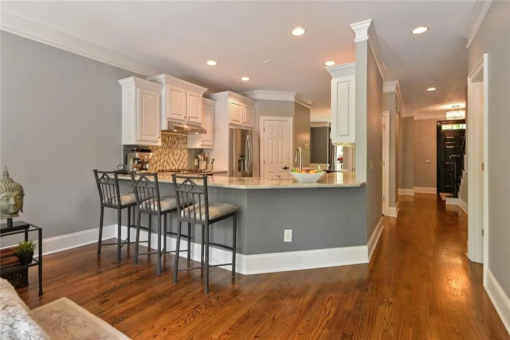 77 Chemin De Vie, Atlanta, Georgia 30342, 3 Bedrooms Bedrooms, ,3 BathroomsBathrooms,Residential,Sold,77 Chemin De Vie,6918204