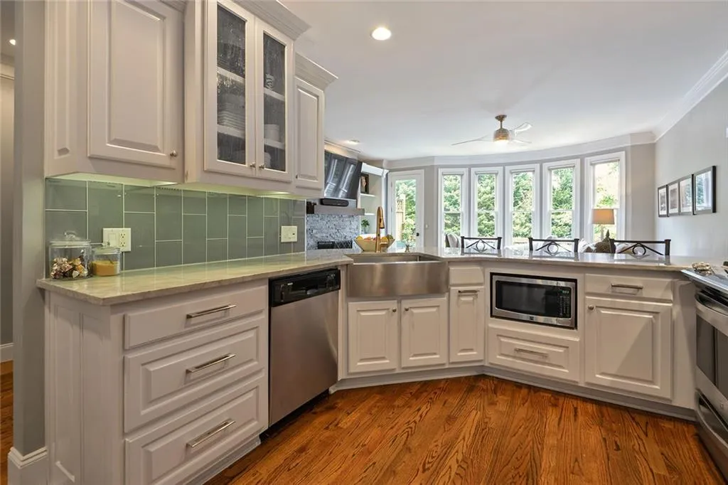 77 Chemin De Vie, Atlanta, Georgia 30342, 3 Bedrooms Bedrooms, ,3 BathroomsBathrooms,Residential,Sold,77 Chemin De Vie,6918204