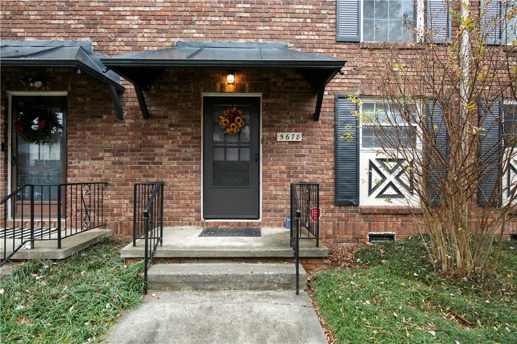 5678 Kingsport Drive, Sandy Springs, Georgia 30342, 2 Bedrooms Bedrooms, ,1 BathroomBathrooms,Residential,Sold,5678 Kingsport Drive,7310169