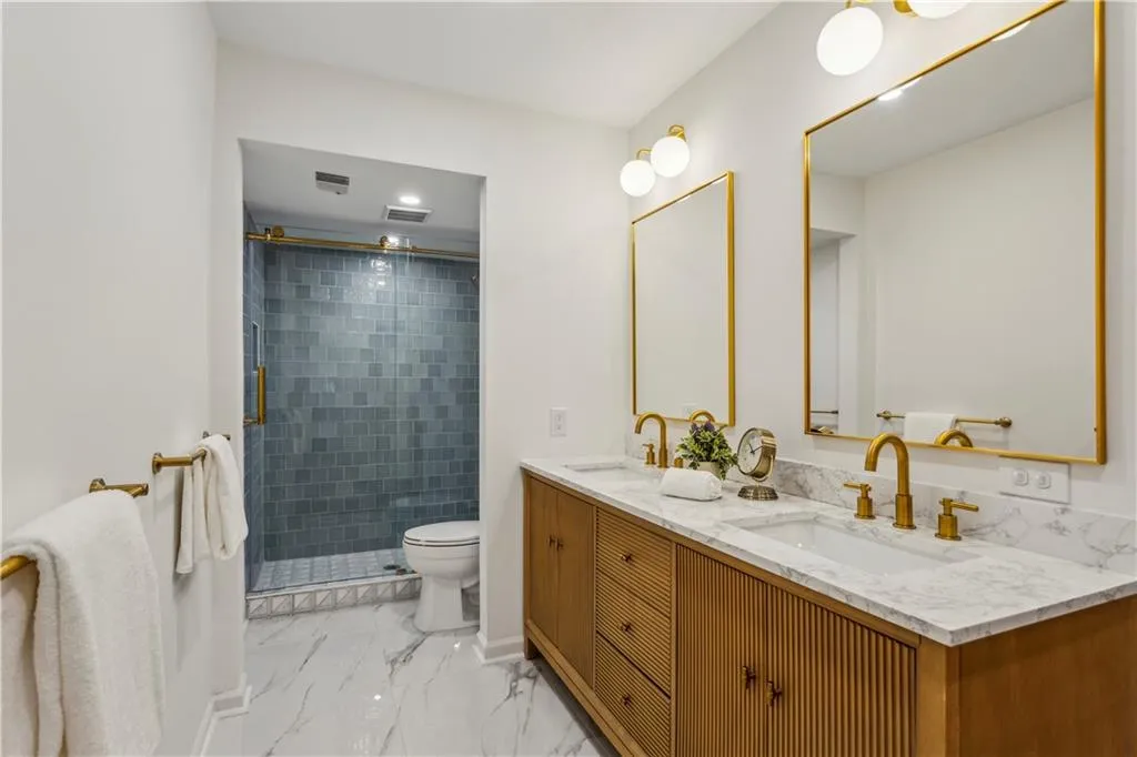 31 Ivy Ridge, Atlanta, Georgia 30342, 2 Bedrooms Bedrooms, ,2 BathroomsBathrooms,Residential,For Sale,31 Ivy Ridge,7619825