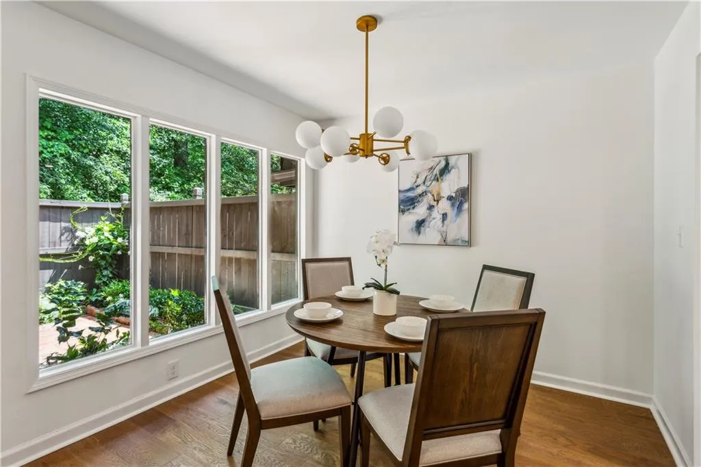 31 Ivy Ridge, Atlanta, Georgia 30342, 2 Bedrooms Bedrooms, ,2 BathroomsBathrooms,Residential,For Sale,31 Ivy Ridge,7619825