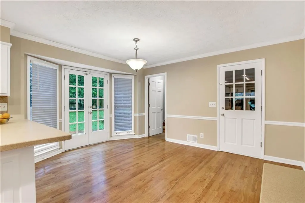 255 Glen Meadow Court, Sandy Springs, Georgia 30328, 4 Bedrooms Bedrooms, ,3 BathroomsBathrooms,Residential,Sold,255 Glen Meadow Court,6932413