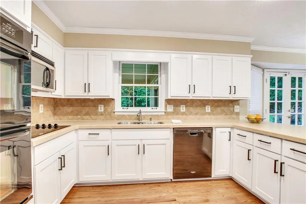 255 Glen Meadow Court, Sandy Springs, Georgia 30328, 4 Bedrooms Bedrooms, ,3 BathroomsBathrooms,Residential,Sold,255 Glen Meadow Court,6932413