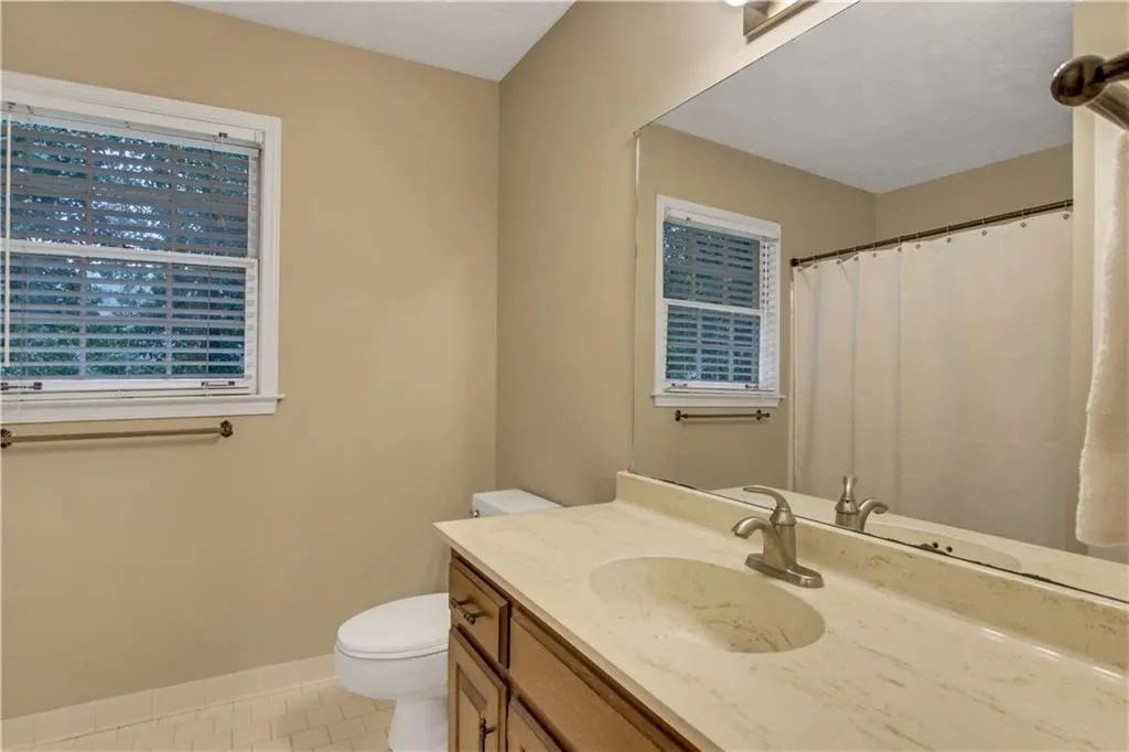 255 Glen Meadow Court, Sandy Springs, Georgia 30328, 4 Bedrooms Bedrooms, ,3 BathroomsBathrooms,Residential,Sold,255 Glen Meadow Court,6932413