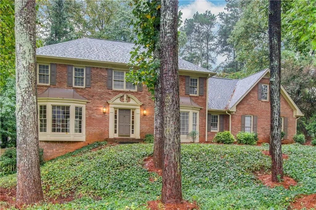 255 Glen Meadow Court, Sandy Springs, Georgia 30328, 4 Bedrooms Bedrooms, ,3 BathroomsBathrooms,Residential,Sold,255 Glen Meadow Court,6932413