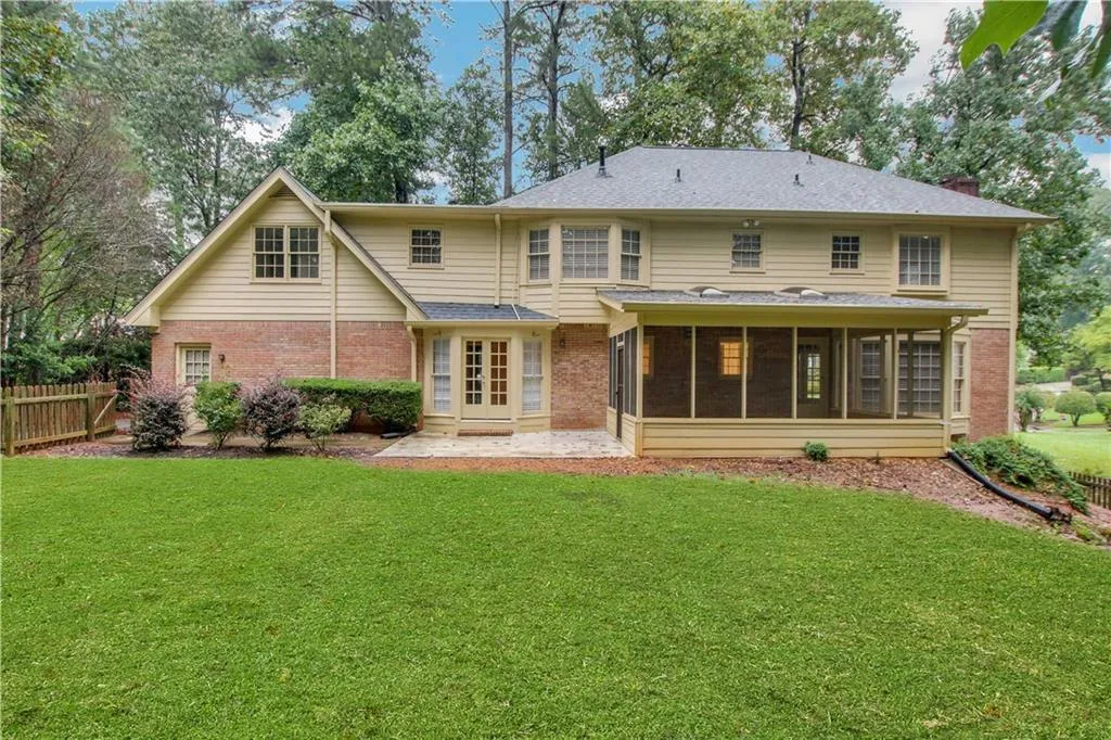 255 Glen Meadow Court, Sandy Springs, Georgia 30328, 4 Bedrooms Bedrooms, ,3 BathroomsBathrooms,Residential,Sold,255 Glen Meadow Court,6932413