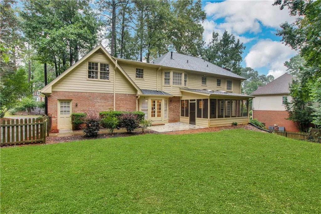 255 Glen Meadow Court, Sandy Springs, Georgia 30328, 4 Bedrooms Bedrooms, ,3 BathroomsBathrooms,Residential,Sold,255 Glen Meadow Court,6932413