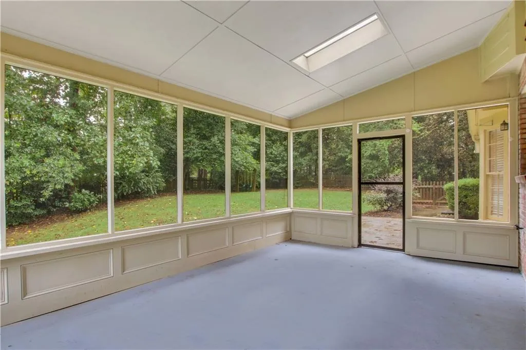 255 Glen Meadow Court, Sandy Springs, Georgia 30328, 4 Bedrooms Bedrooms, ,3 BathroomsBathrooms,Residential,Sold,255 Glen Meadow Court,6932413