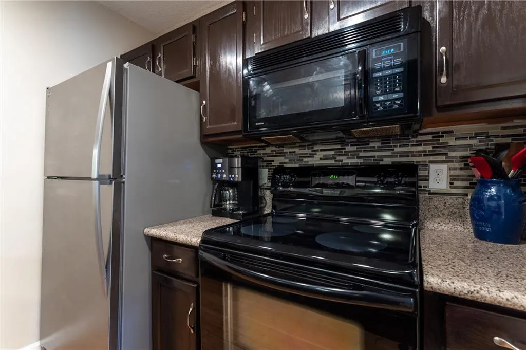 410 Barrington Hills Drive, Atlanta, Georgia 30350, 2 Bedrooms Bedrooms, ,2 BathroomsBathrooms,Residential,Sold,410 Barrington Hills Drive,7038737