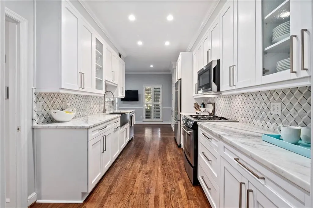 5233 Glenridge Drive, Atlanta, Georgia 30342, 3 Bedrooms Bedrooms, ,2 BathroomsBathrooms,Residential,Sold,5233 Glenridge Drive,6832658