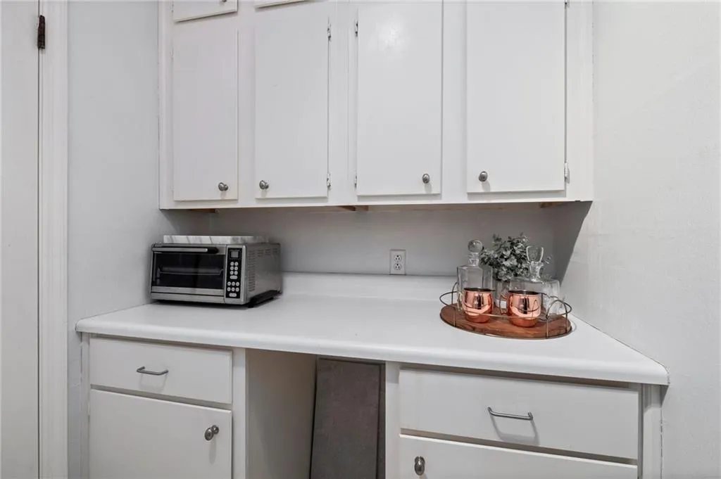 5233 Glenridge Drive, Atlanta, Georgia 30342, 3 Bedrooms Bedrooms, ,2 BathroomsBathrooms,Residential,Sold,5233 Glenridge Drive,6832658
