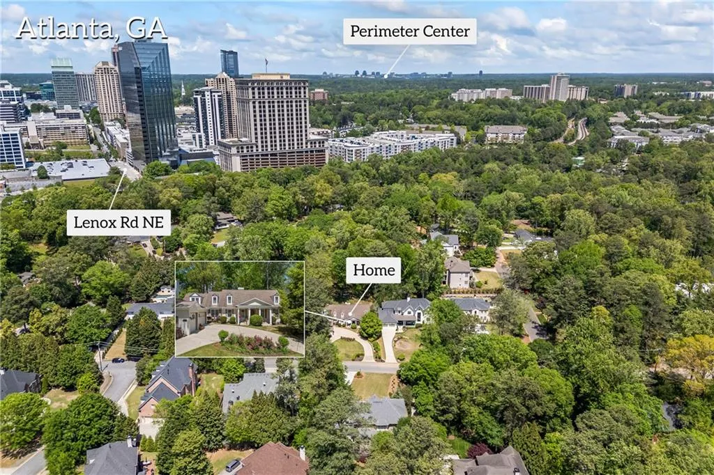 Bird's eye view with a view of city