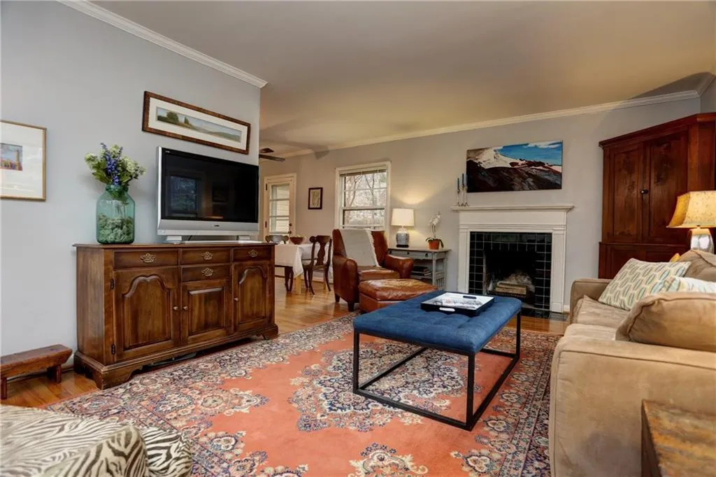 800 Piedmont Way Ne, Atlanta, Georgia 30324, 2 Bedrooms Bedrooms, ,2 BathroomsBathrooms,Residential,Sold,800 Piedmont Way Ne,5811167