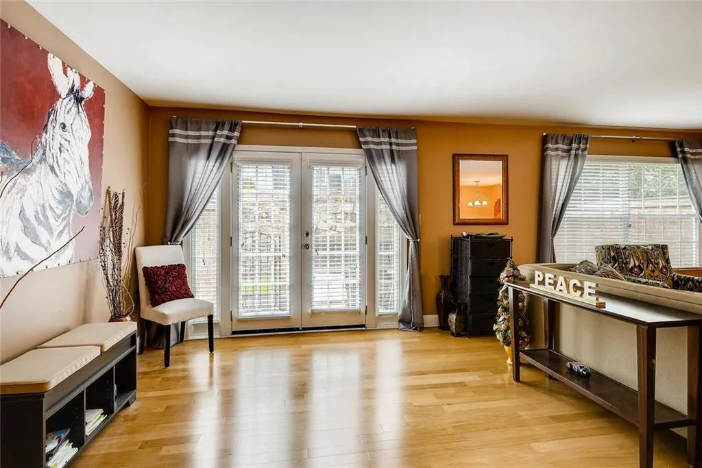 6980 Roswell Road Unit H6, Atlanta, Georgia 30328, 3 Bedrooms Bedrooms, ,2 BathroomsBathrooms,Residential,Sold,6980 Roswell Road Unit H6,5839905