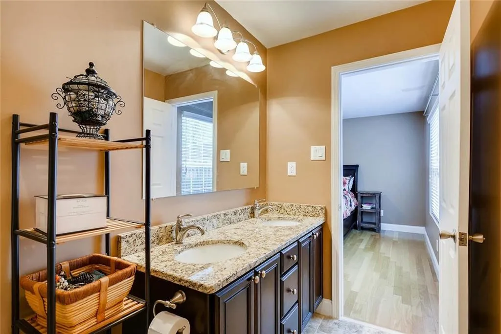 6980 Roswell Road Unit H6, Atlanta, Georgia 30328, 3 Bedrooms Bedrooms, ,2 BathroomsBathrooms,Residential,Sold,6980 Roswell Road Unit H6,5839905