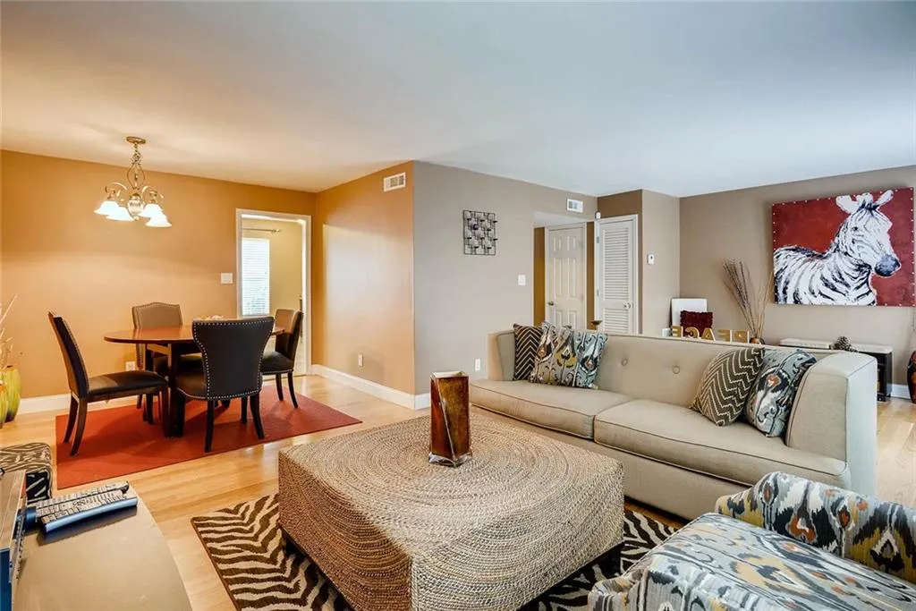 6980 Roswell Road Unit H6, Atlanta, Georgia 30328, 3 Bedrooms Bedrooms, ,2 BathroomsBathrooms,Residential,Sold,6980 Roswell Road Unit H6,5839905