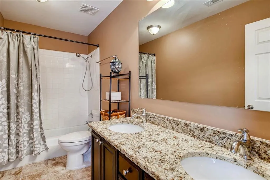 6980 Roswell Road Unit H6, Atlanta, Georgia 30328, 3 Bedrooms Bedrooms, ,2 BathroomsBathrooms,Residential,Sold,6980 Roswell Road Unit H6,5839905