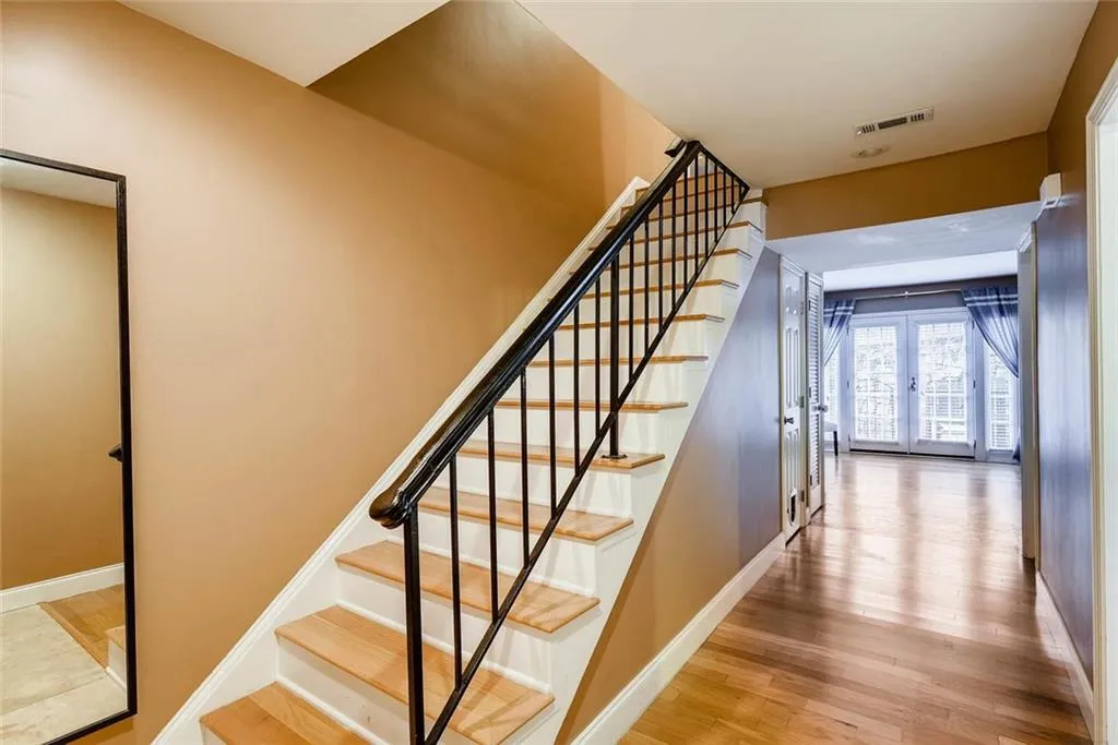 6980 Roswell Road Unit H6, Atlanta, Georgia 30328, 3 Bedrooms Bedrooms, ,2 BathroomsBathrooms,Residential,Sold,6980 Roswell Road Unit H6,5839905