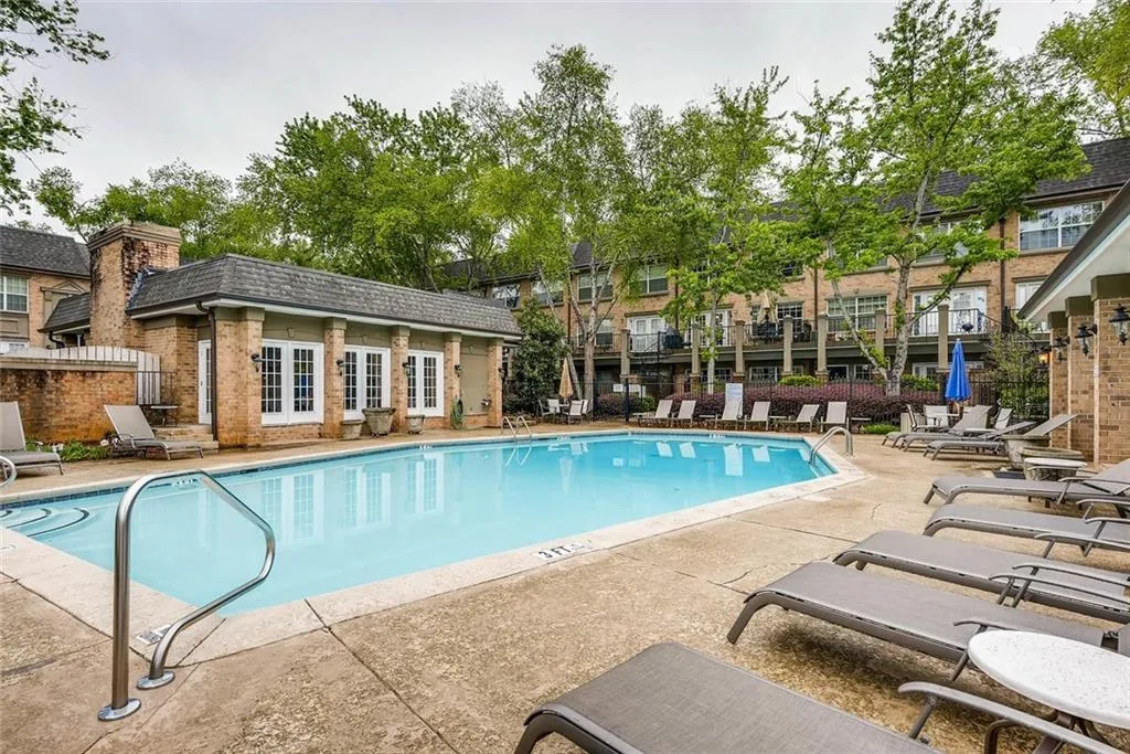 6980 Roswell Road Unit H6, Atlanta, Georgia 30328, 3 Bedrooms Bedrooms, ,2 BathroomsBathrooms,Residential,Sold,6980 Roswell Road Unit H6,5839905