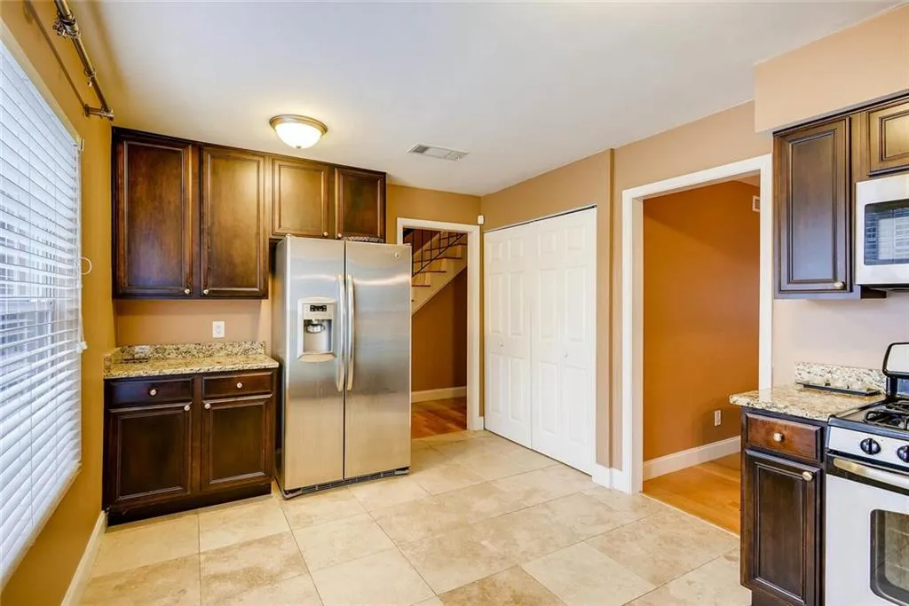 6980 Roswell Road Unit H6, Atlanta, Georgia 30328, 3 Bedrooms Bedrooms, ,2 BathroomsBathrooms,Residential,Sold,6980 Roswell Road Unit H6,5839905