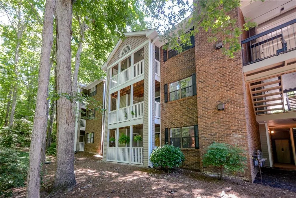 107 Barrington Hills Drive, Sandy Springs, Georgia 30350, 2 Bedrooms Bedrooms, ,2 BathroomsBathrooms,Residential,Sold,107 Barrington Hills Drive,5707751