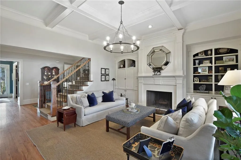 612 Windsor Parkway, Atlanta, Georgia 30342, 5 Bedrooms Bedrooms, ,5 BathroomsBathrooms,Residential,Sold,612 Windsor Parkway,6854067