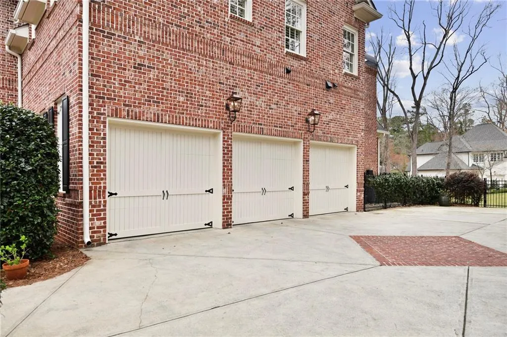 612 Windsor Parkway, Atlanta, Georgia 30342, 5 Bedrooms Bedrooms, ,5 BathroomsBathrooms,Residential,Sold,612 Windsor Parkway,6854067