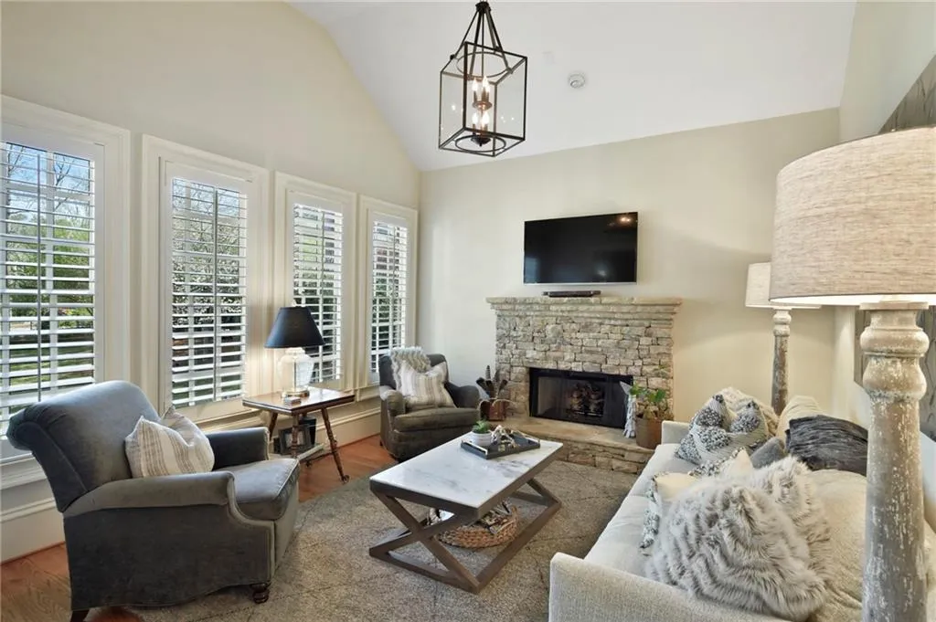 612 Windsor Parkway, Atlanta, Georgia 30342, 5 Bedrooms Bedrooms, ,5 BathroomsBathrooms,Residential,Sold,612 Windsor Parkway,6854067