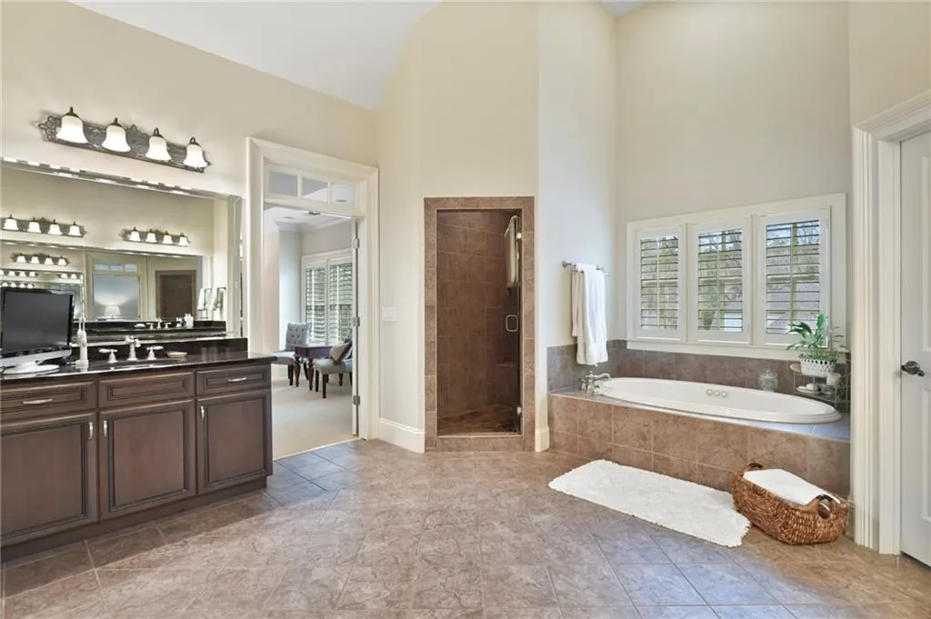 612 Windsor Parkway, Atlanta, Georgia 30342, 5 Bedrooms Bedrooms, ,5 BathroomsBathrooms,Residential,Sold,612 Windsor Parkway,6854067