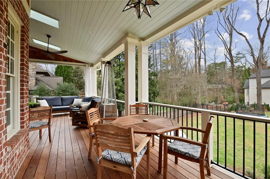612 Windsor Parkway, Atlanta, Georgia 30342, 5 Bedrooms Bedrooms, ,5 BathroomsBathrooms,Residential,Sold,612 Windsor Parkway,6854067