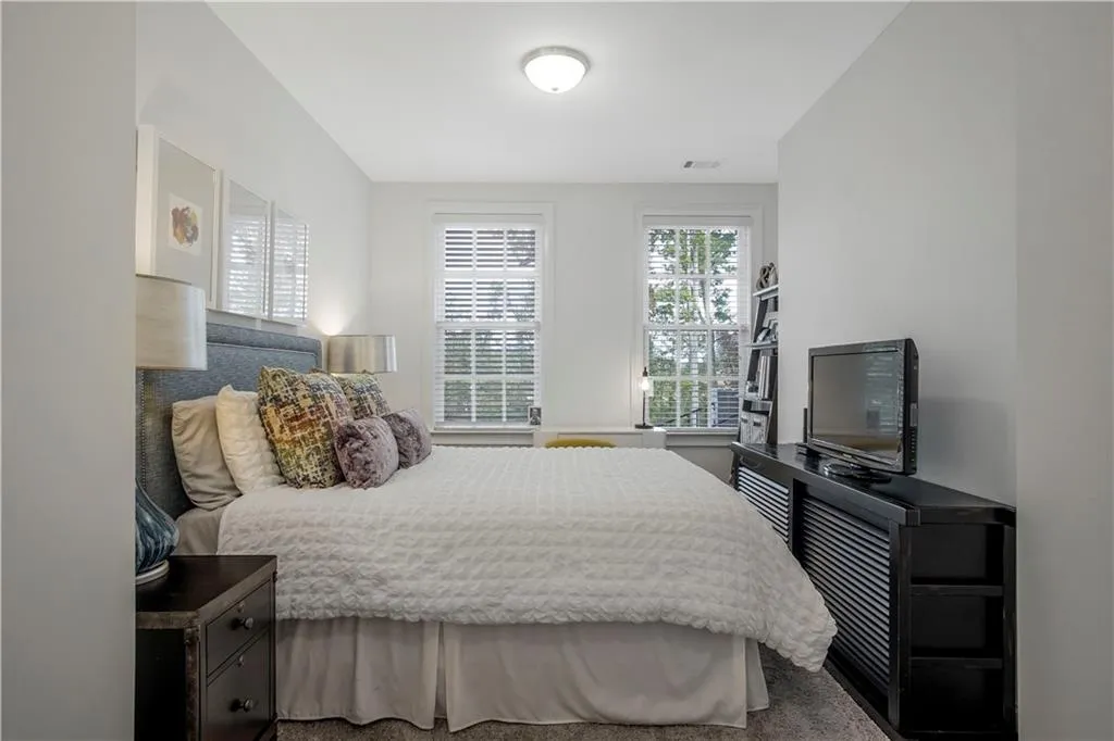 6605 Encore Boulevard, Sandy Springs, Georgia 30328, 3 Bedrooms Bedrooms, ,3 BathroomsBathrooms,Residential,Sold,6605 Encore Boulevard,6797698