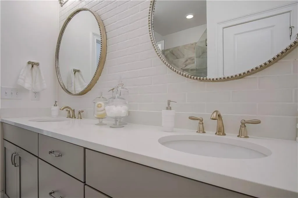 6605 Encore Boulevard, Sandy Springs, Georgia 30328, 3 Bedrooms Bedrooms, ,3 BathroomsBathrooms,Residential,Sold,6605 Encore Boulevard,6797698