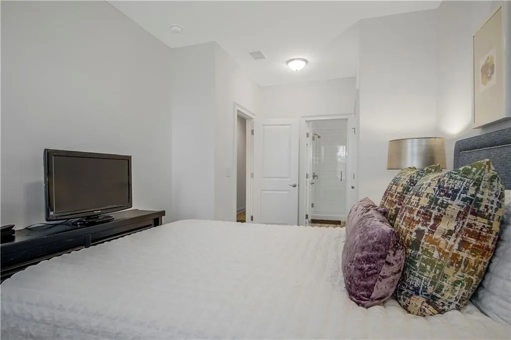 6605 Encore Boulevard, Sandy Springs, Georgia 30328, 3 Bedrooms Bedrooms, ,3 BathroomsBathrooms,Residential,Sold,6605 Encore Boulevard,6797698