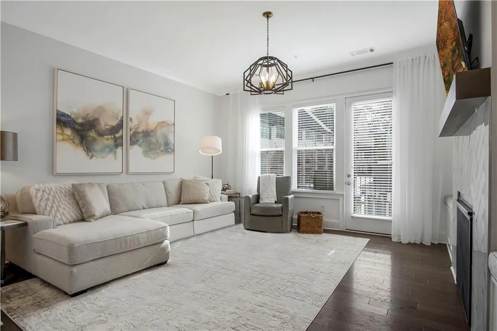 6605 Encore Boulevard, Sandy Springs, Georgia 30328, 3 Bedrooms Bedrooms, ,3 BathroomsBathrooms,Residential,Sold,6605 Encore Boulevard,6797698