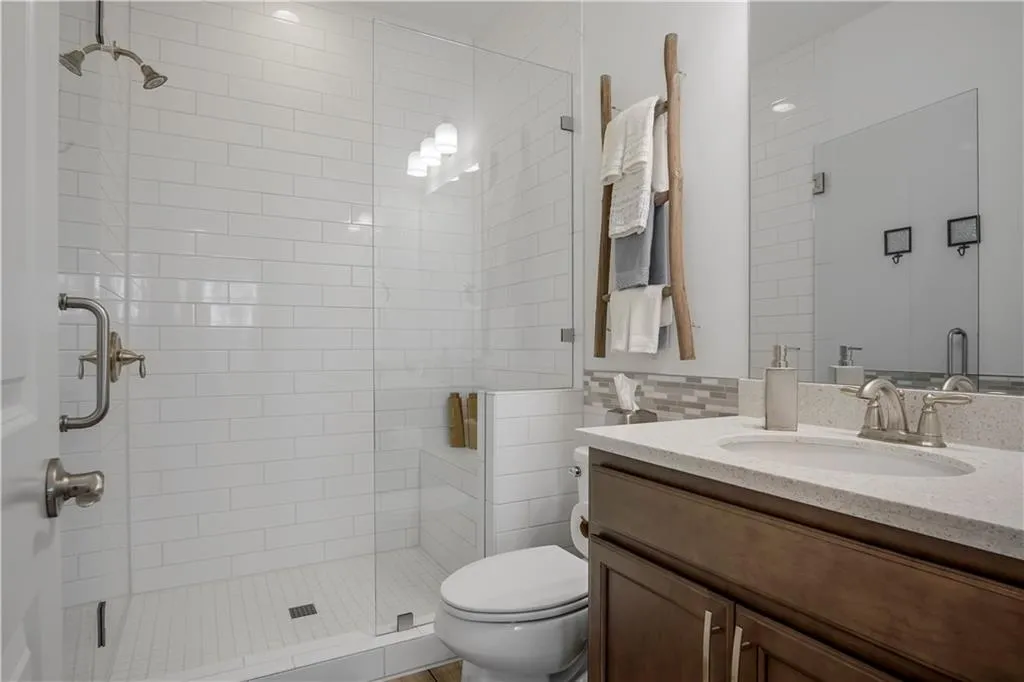 6605 Encore Boulevard, Sandy Springs, Georgia 30328, 3 Bedrooms Bedrooms, ,3 BathroomsBathrooms,Residential,Sold,6605 Encore Boulevard,6797698