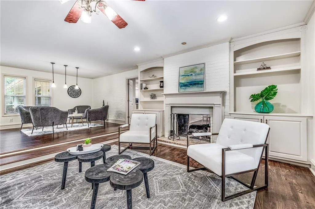 286 W Spalding Drive, Sandy Springs, Georgia 30328, 4 Bedrooms Bedrooms, ,2 BathroomsBathrooms,Residential,Sold,286 W Spalding Drive,7014399