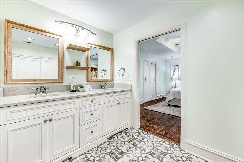 286 W Spalding Drive, Sandy Springs, Georgia 30328, 4 Bedrooms Bedrooms, ,2 BathroomsBathrooms,Residential,Sold,286 W Spalding Drive,7014399