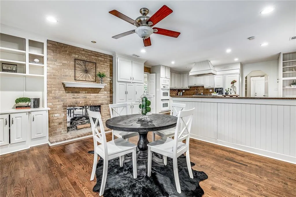 286 W Spalding Drive, Sandy Springs, Georgia 30328, 4 Bedrooms Bedrooms, ,2 BathroomsBathrooms,Residential,Sold,286 W Spalding Drive,7014399