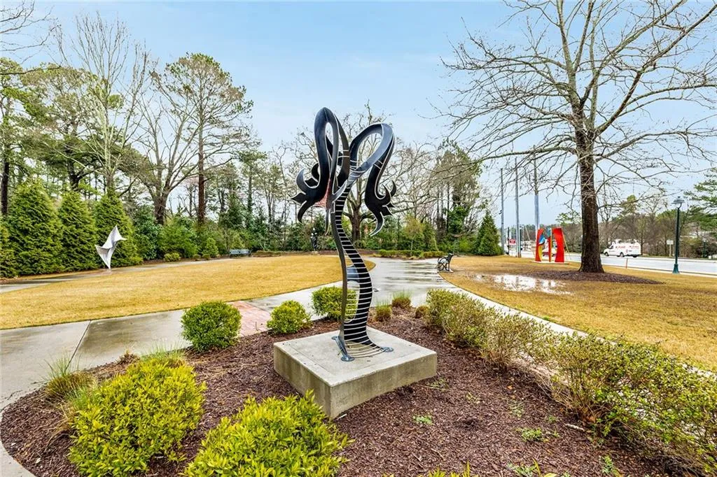 286 W Spalding Drive, Sandy Springs, Georgia 30328, 4 Bedrooms Bedrooms, ,2 BathroomsBathrooms,Residential,Sold,286 W Spalding Drive,7014399