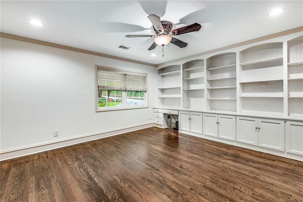 286 W Spalding Drive, Sandy Springs, Georgia 30328, 4 Bedrooms Bedrooms, ,2 BathroomsBathrooms,Residential,Sold,286 W Spalding Drive,7014399