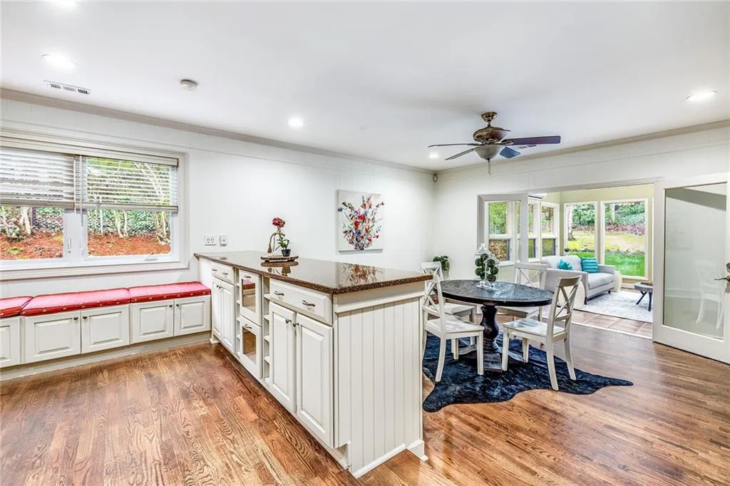 286 W Spalding Drive, Sandy Springs, Georgia 30328, 4 Bedrooms Bedrooms, ,2 BathroomsBathrooms,Residential,Sold,286 W Spalding Drive,7014399