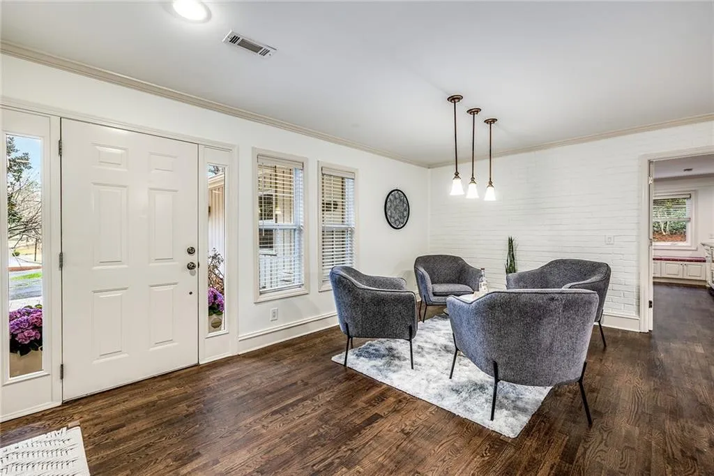 286 W Spalding Drive, Sandy Springs, Georgia 30328, 4 Bedrooms Bedrooms, ,2 BathroomsBathrooms,Residential,Sold,286 W Spalding Drive,7014399
