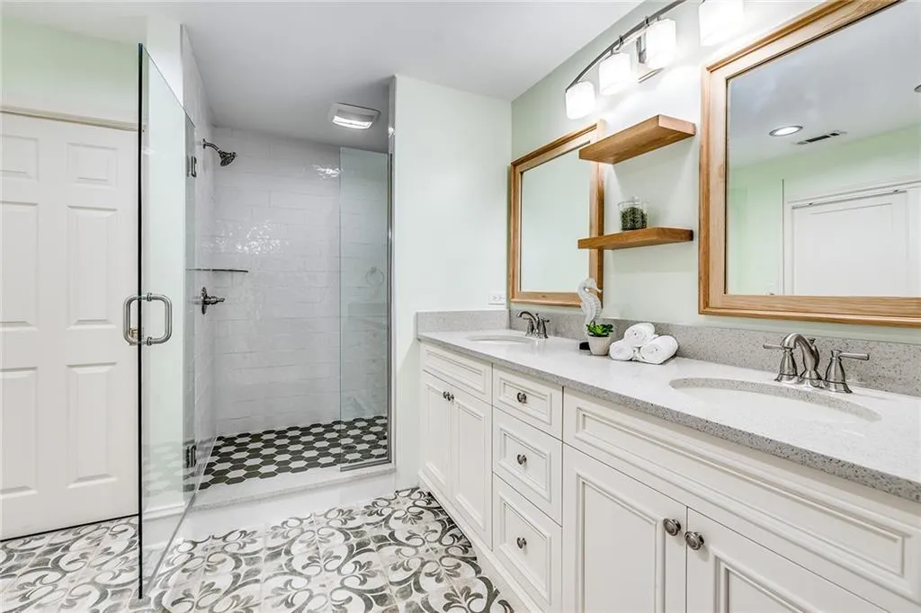 286 W Spalding Drive, Sandy Springs, Georgia 30328, 4 Bedrooms Bedrooms, ,2 BathroomsBathrooms,Residential,Sold,286 W Spalding Drive,7014399